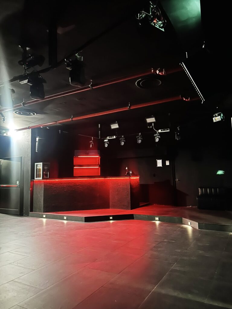 AMNESIA - Organizza il tuo evento 333-3355536 AMNESIA - Organizza il tuo evento 333-3355536