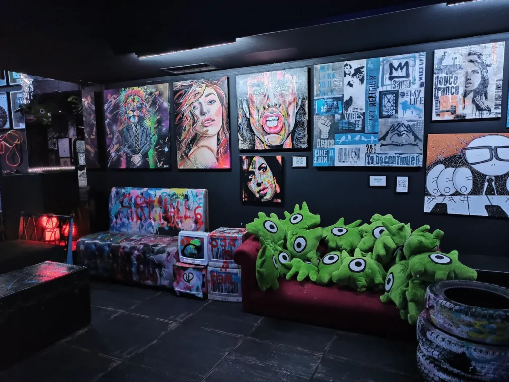 ART MALL 1