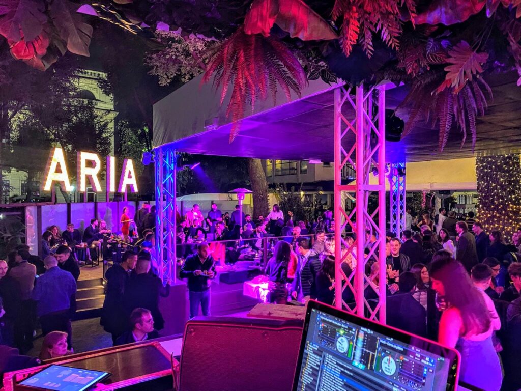 Aria Club - Organizza il tuo evento 333-3355536 Aria Club - Organizza il tuo evento 333-3355536