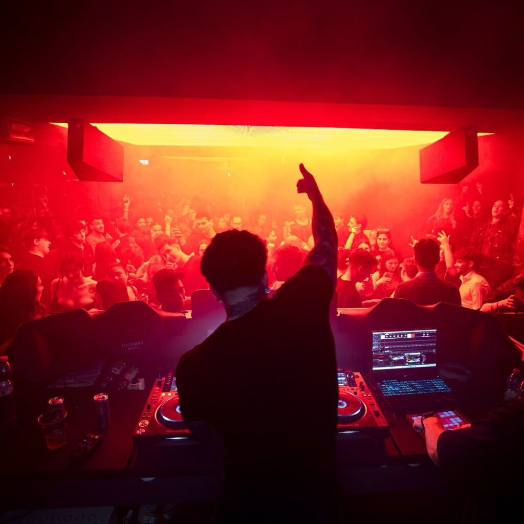 DOWNTOWN CLUB - Organizza il tuo evento 333-3355536